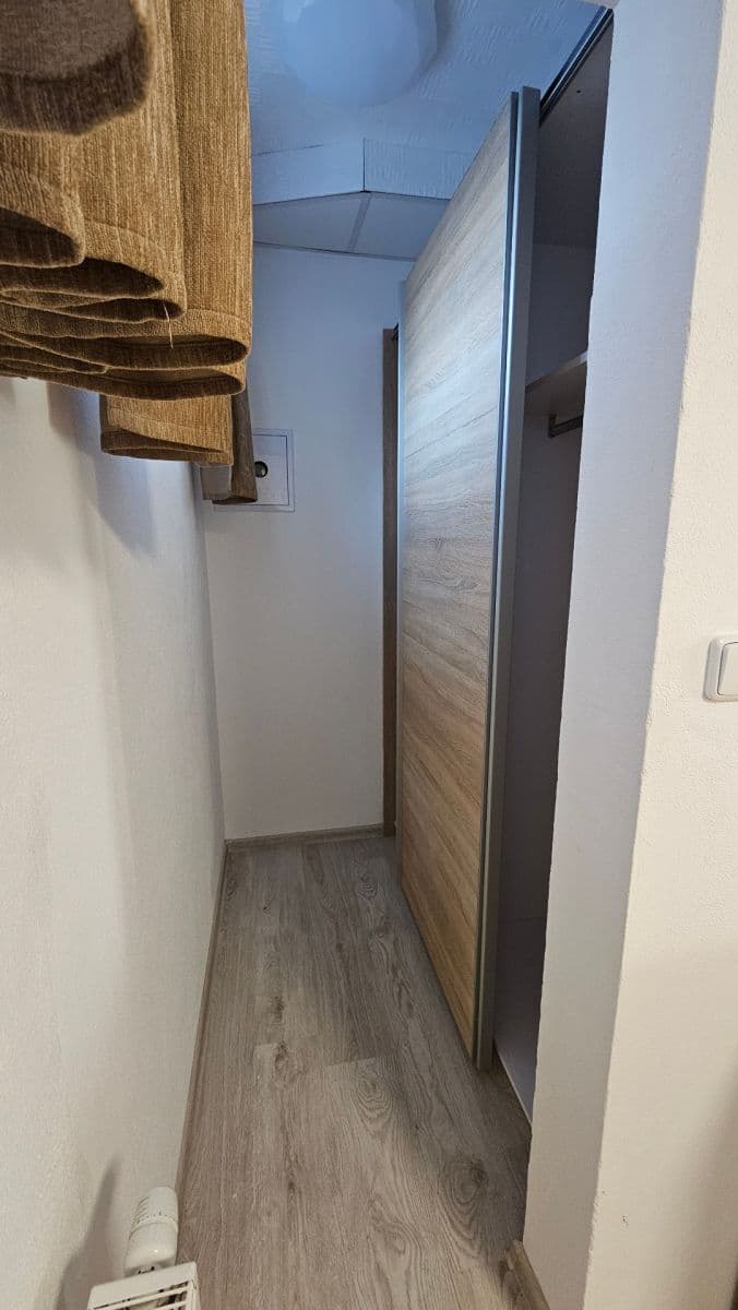 Pronájem bytu 2+1 55 m², V Padolině, Praha, Praha Pronájem bytu 2+1 55 m², V Padolině, Praha, Praha