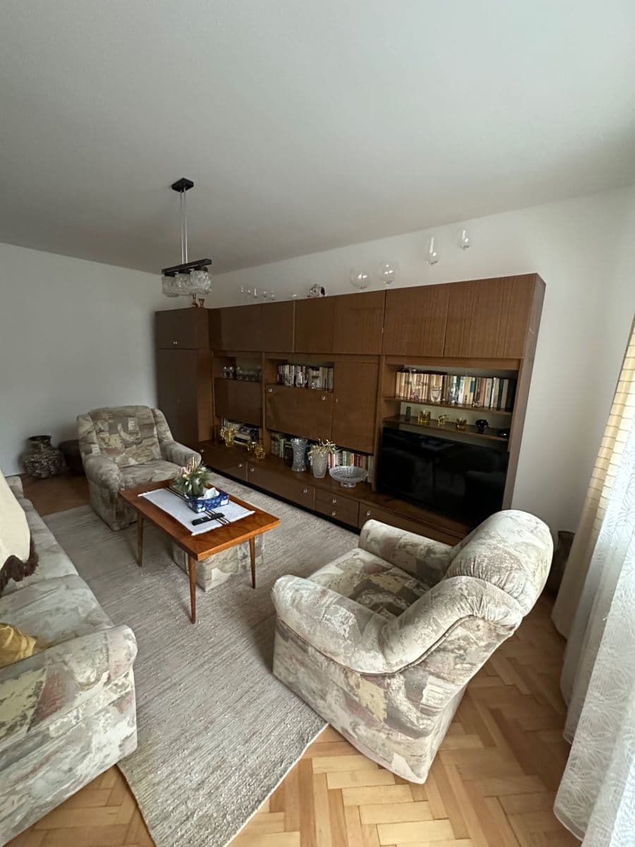 Prodej bytu 3+1 67 m², Brigádníků, Karlovy Vary, Karlovarský kraj Prodej bytu 3+1 67 m², Brigádníků, Karlovy Vary, Karlovarský kraj