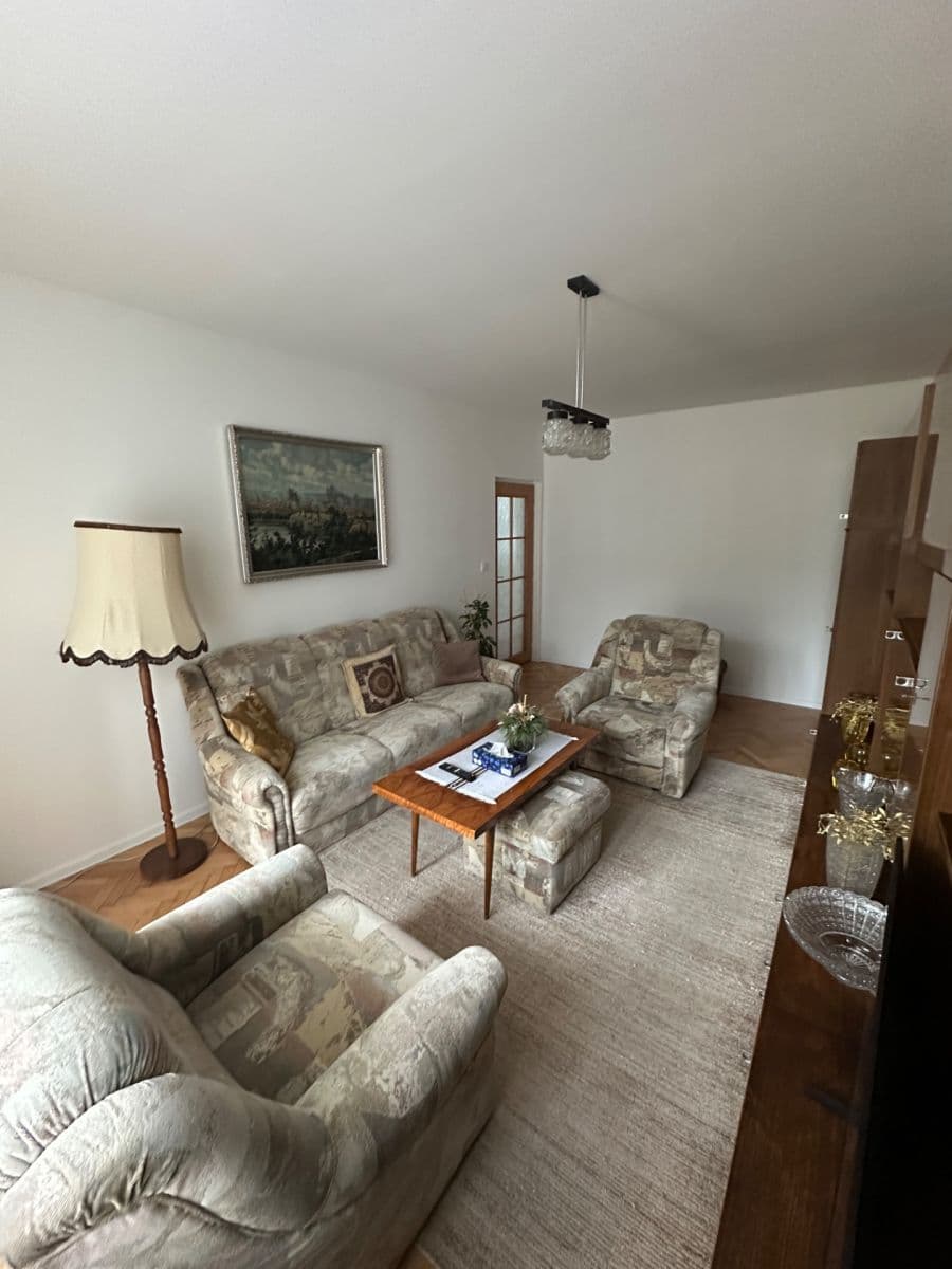 Prodej bytu 3+1 67 m², Brigádníků, Karlovy Vary, Karlovarský kraj Prodej bytu 3+1 67 m², Brigádníků, Karlovy Vary, Karlovarský kraj