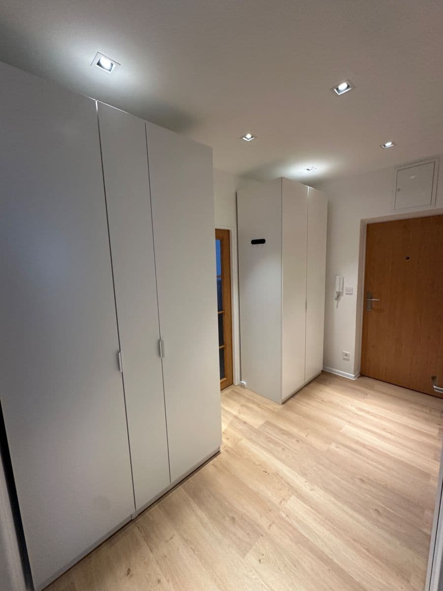 Prodej bytu 3+1 67 m², Brigádníků, Karlovy Vary, Karlovarský kraj Prodej bytu 3+1 67 m², Brigádníků, Karlovy Vary, Karlovarský kraj