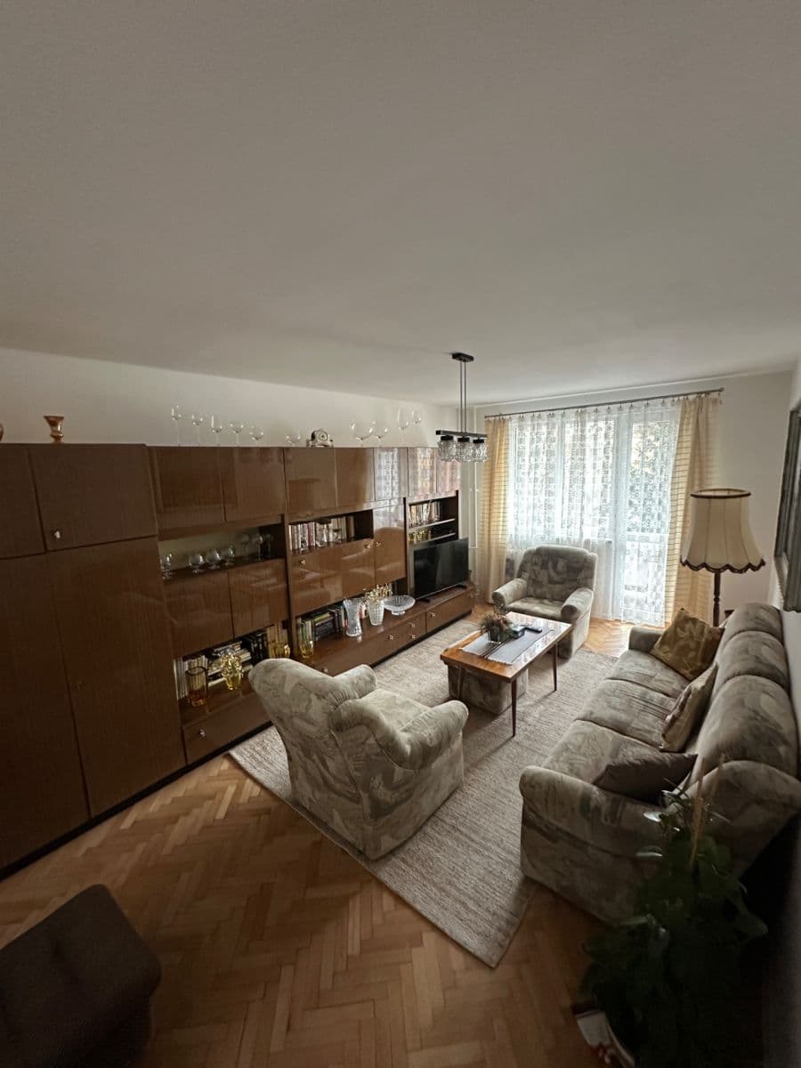 Prodej bytu 3+1 67 m², Brigádníků, Karlovy Vary, Karlovarský kraj Prodej bytu 3+1 67 m², Brigádníků, Karlovy Vary, Karlovarský kraj