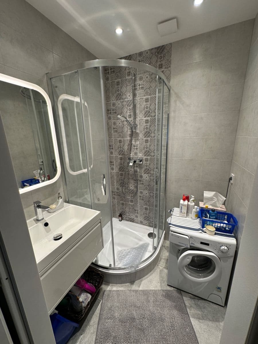 Prodej bytu 3+1 67 m², Brigádníků, Karlovy Vary, Karlovarský kraj Prodej bytu 3+1 67 m², Brigádníků, Karlovy Vary, Karlovarský kraj