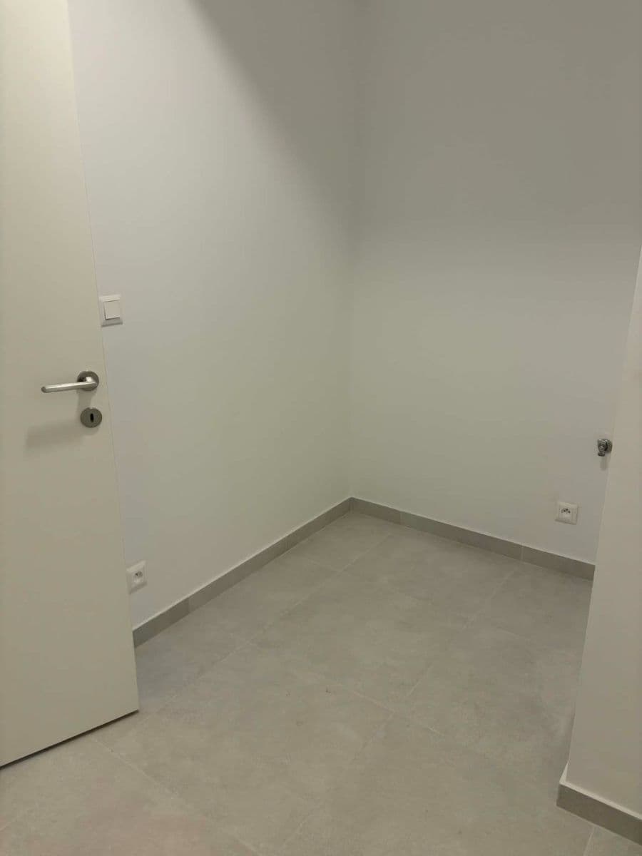 Pronájem bytu 1+kk 60 m², Pálenecká, Hradec Králové, Královéhradecký kraj Pronájem bytu 1+kk 60 m², Pálenecká, Hradec Králové, Královéhradecký kraj