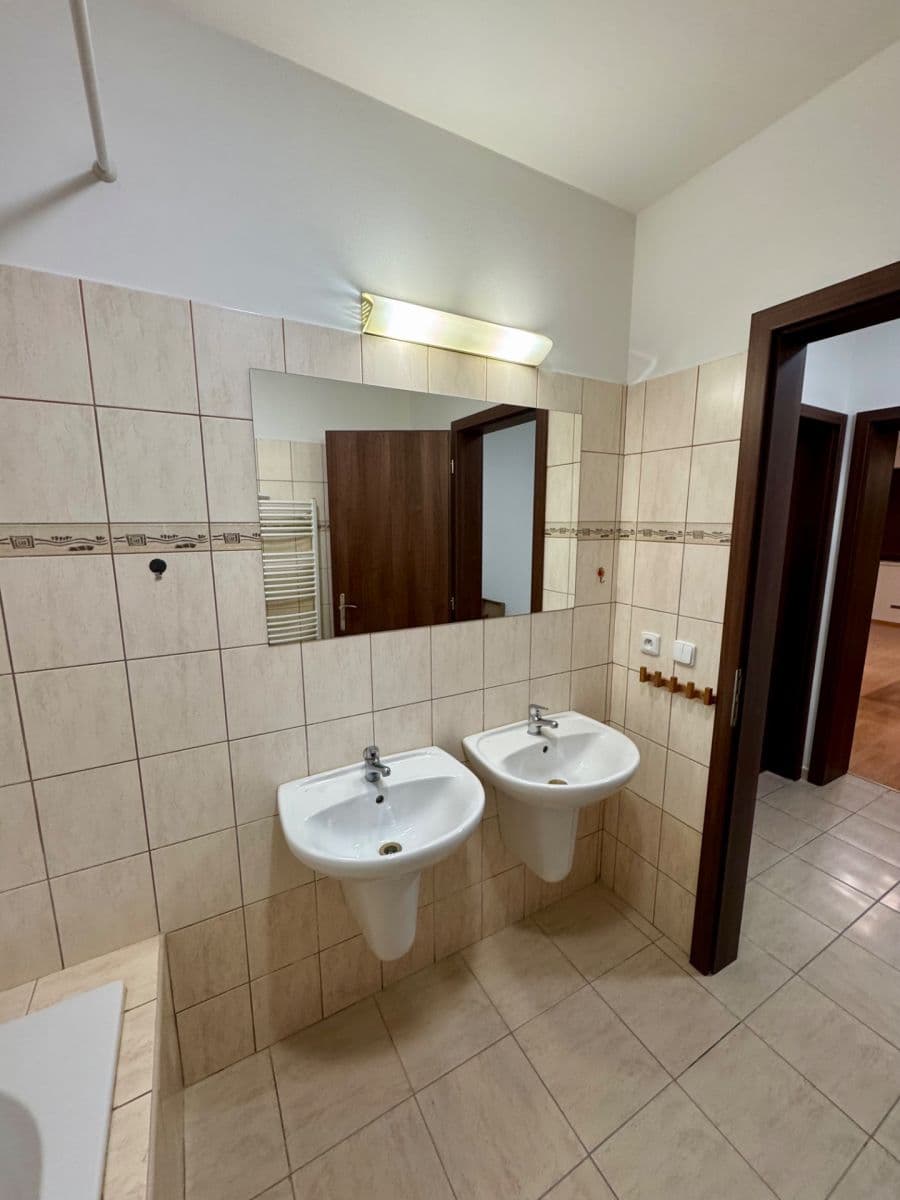 Pronájem bytu 3+kk 75 m², Chelčického, Kolín, Středočeský kraj Pronájem bytu 3+kk 75 m², Chelčického, Kolín, Středočeský kraj