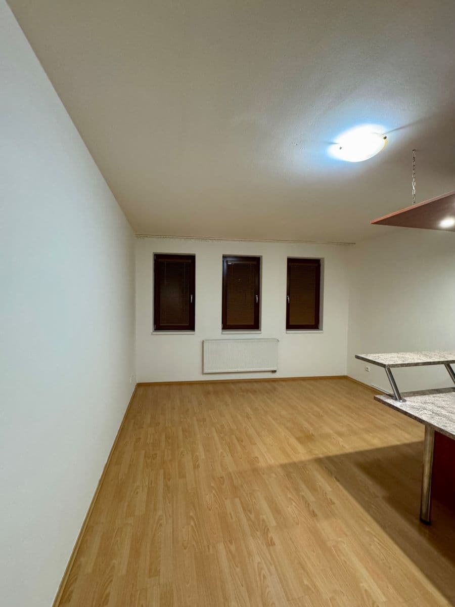 Pronájem bytu 3+kk 75 m², Chelčického, Kolín, Středočeský kraj Pronájem bytu 3+kk 75 m², Chelčického, Kolín, Středočeský kraj