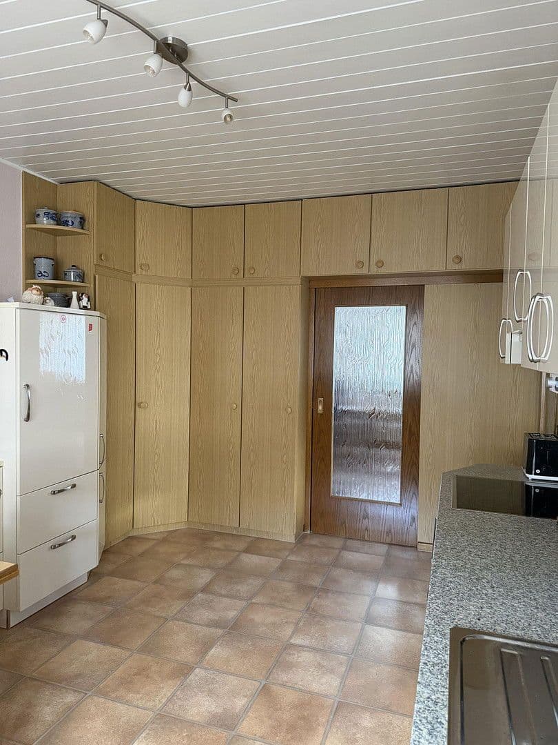 Prodej domu 246 m², pozemek 625 m², Sudetenstrasse 2, Lollar, Hessen Prodej domu 246 m², pozemek 625 m², Sudetenstrasse 2, Lollar, Hessen