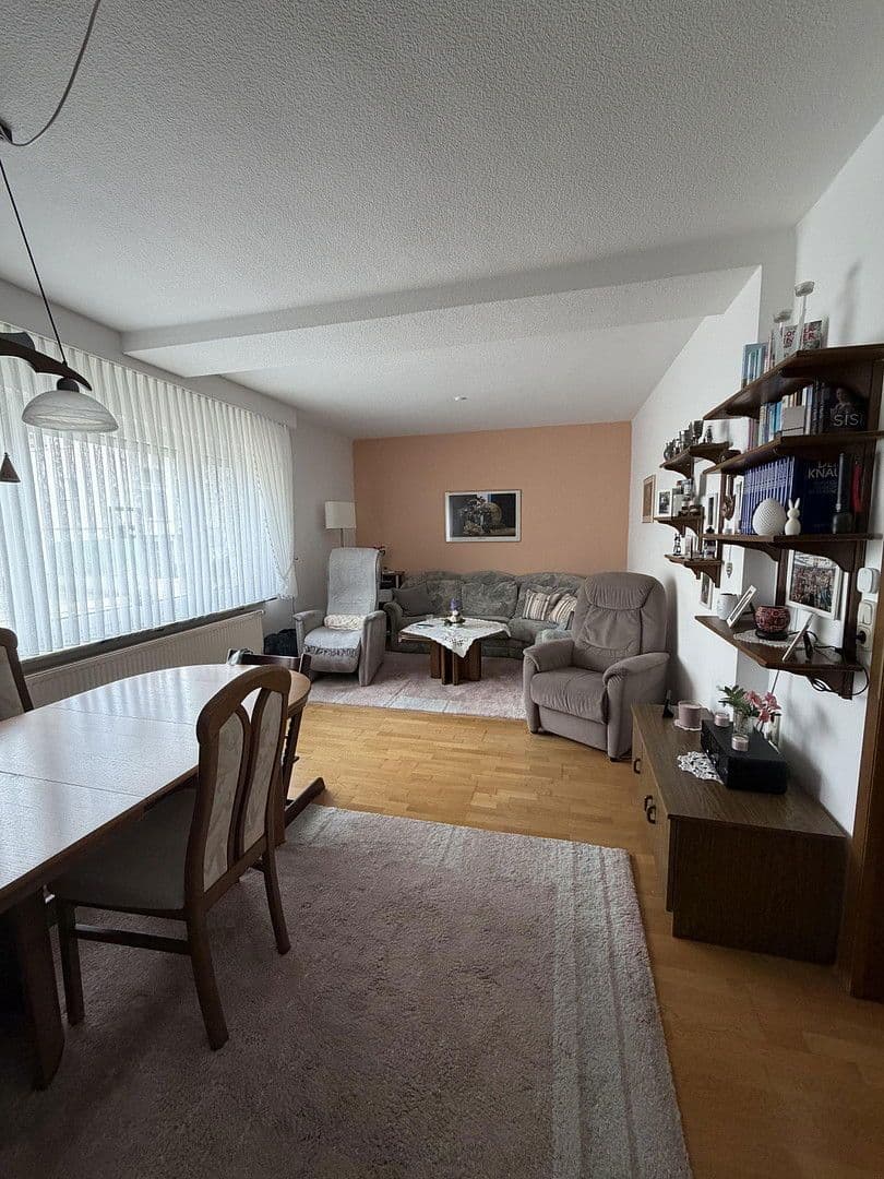 Prodej domu 246 m², pozemek 625 m², Sudetenstrasse 2, Lollar, Hessen Prodej domu 246 m², pozemek 625 m², Sudetenstrasse 2, Lollar, Hessen