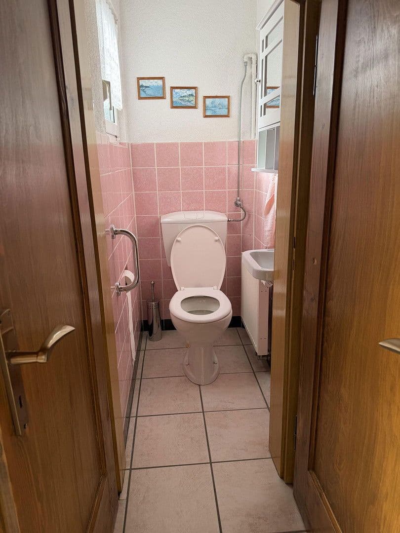 Prodej domu 246 m², pozemek 625 m², Sudetenstrasse 2, Lollar, Hessen Prodej domu 246 m², pozemek 625 m², Sudetenstrasse 2, Lollar, Hessen