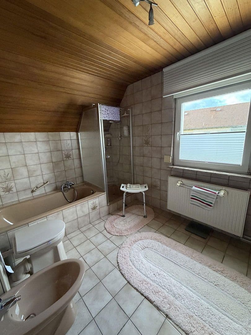 Prodej domu 246 m², pozemek 625 m², Sudetenstrasse 2, Lollar, Hessen Prodej domu 246 m², pozemek 625 m², Sudetenstrasse 2, Lollar, Hessen