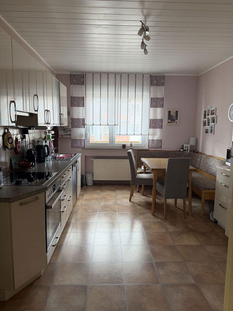 Prodej domu 246 m², pozemek 625 m², Sudetenstrasse 2, Lollar, Hessen Prodej domu 246 m², pozemek 625 m², Sudetenstrasse 2, Lollar, Hessen