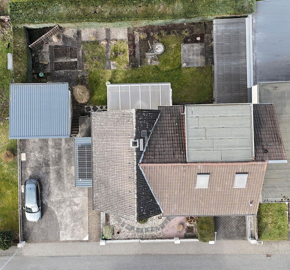 Prodej domu 246 m², pozemek 625 m², Sudetenstrasse 2, Lollar, Hessen Prodej domu 246 m², pozemek 625 m², Sudetenstrasse 2, Lollar, Hessen