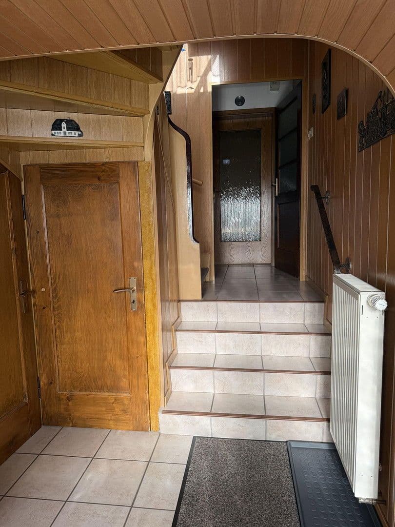 Prodej domu 246 m², pozemek 625 m², Sudetenstrasse 2, Lollar, Hessen Prodej domu 246 m², pozemek 625 m², Sudetenstrasse 2, Lollar, Hessen