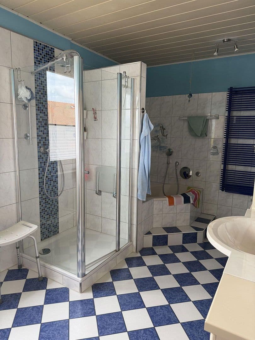 Prodej domu 246 m², pozemek 625 m², Sudetenstrasse 2, Lollar, Hessen Prodej domu 246 m², pozemek 625 m², Sudetenstrasse 2, Lollar, Hessen