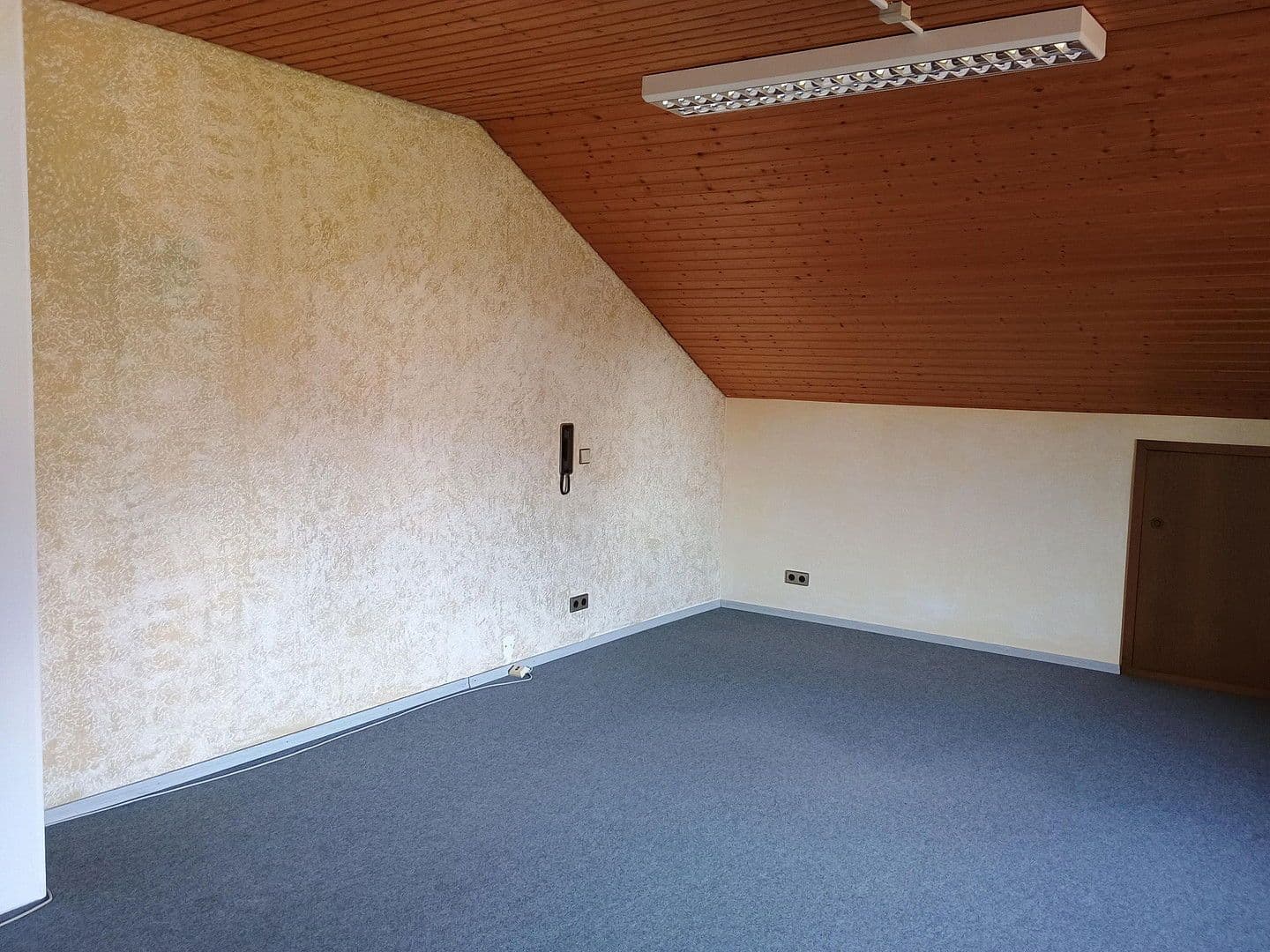 Prodej domu 255 m², pozemek 894 m², Hüttlingen, Bádensko-Württembersko Prodej domu 255 m², pozemek 894 m², Hüttlingen, Bádensko-Württembersko