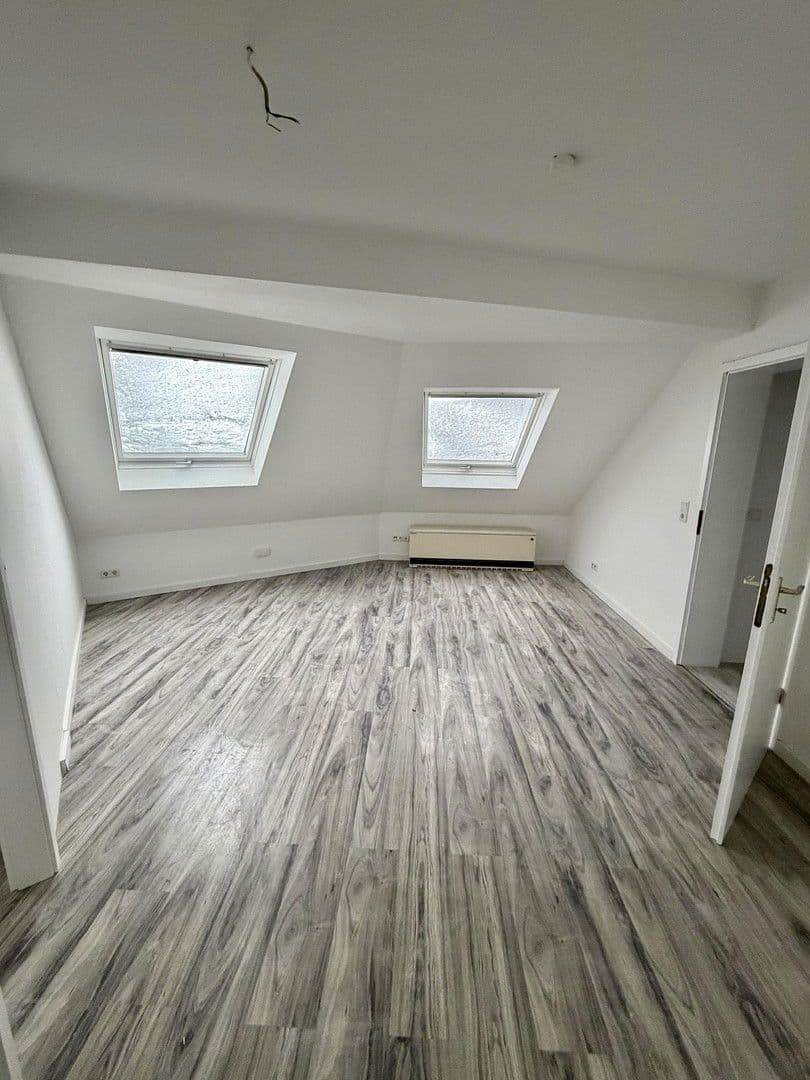 Pronájem bytu 5+1 85 m², Am Brögel 4, Wuppertal, Severní Porýní-Vestfálsko Pronájem bytu 5+1 85 m², Am Brögel 4, Wuppertal, Severní Porýní-Vestfálsko