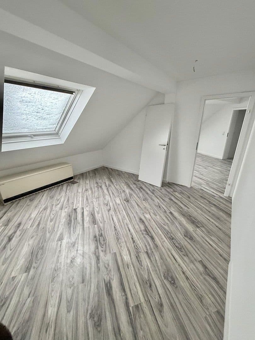 Pronájem bytu 5+1 85 m², Am Brögel 4, Wuppertal, Severní Porýní-Vestfálsko Pronájem bytu 5+1 85 m², Am Brögel 4, Wuppertal, Severní Porýní-Vestfálsko