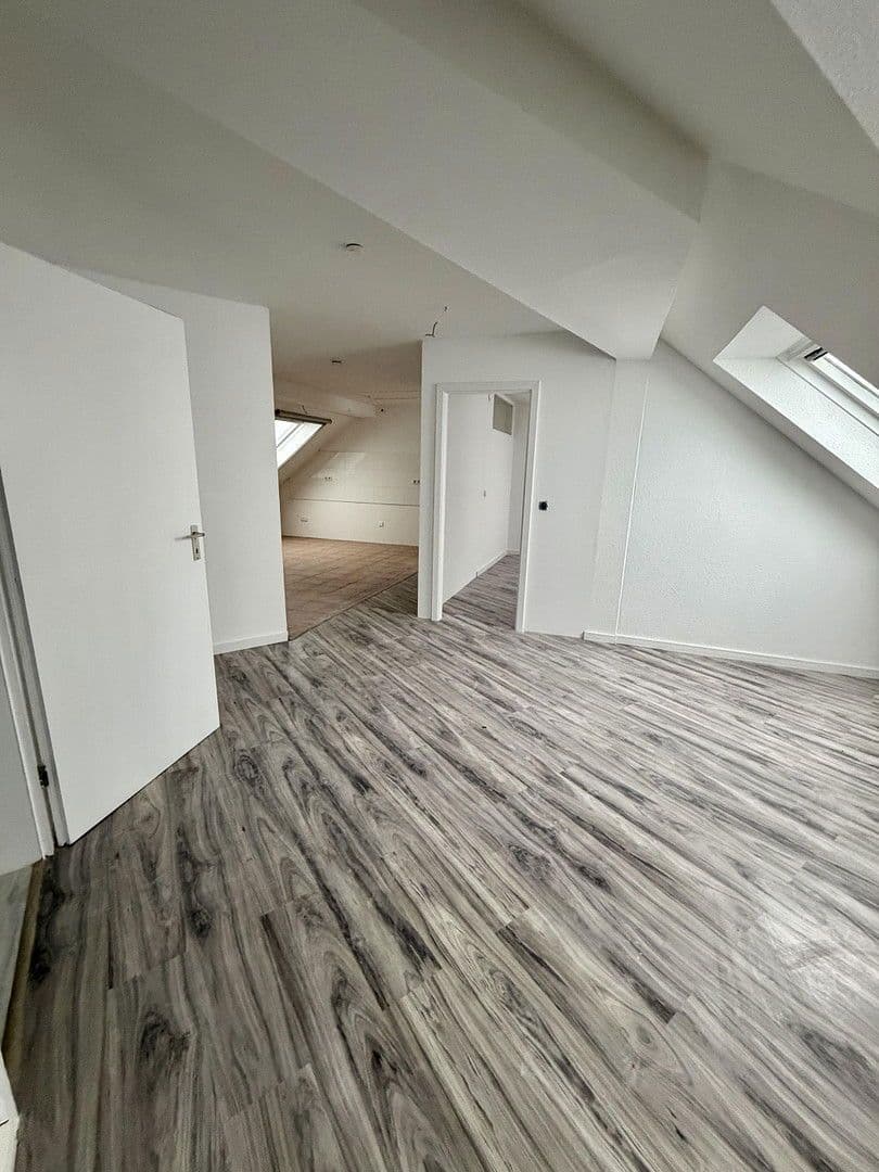 Pronájem bytu 5+1 85 m², Am Brögel 4, Wuppertal, Severní Porýní-Vestfálsko Pronájem bytu 5+1 85 m², Am Brögel 4, Wuppertal, Severní Porýní-Vestfálsko
