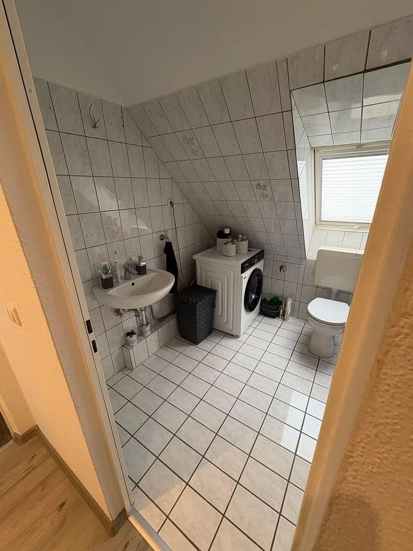 Pronájem bytu 2+1 48 m², Hubertusstrasse 183, Krefeld, Severní Porýní-Vestfálsko Pronájem bytu 2+1 48 m², Hubertusstrasse 183, Krefeld, Severní Porýní-Vestfálsko