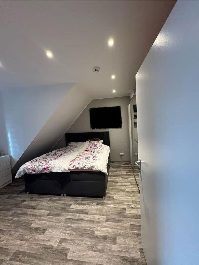 Pronájem bytu 2+1 48 m², Hubertusstrasse 183, Krefeld, Severní Porýní-Vestfálsko Pronájem bytu 2+1 48 m², Hubertusstrasse 183, Krefeld, Severní Porýní-Vestfálsko