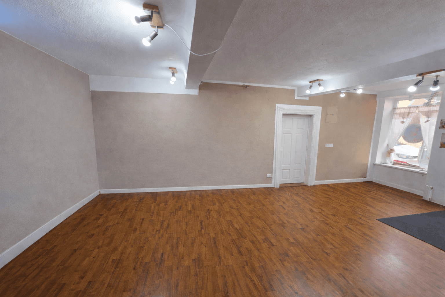 Pronájem kanceláře 45 m², Erlangen, Bavorsko Pronájem kanceláře 45 m², Erlangen, Bavorsko