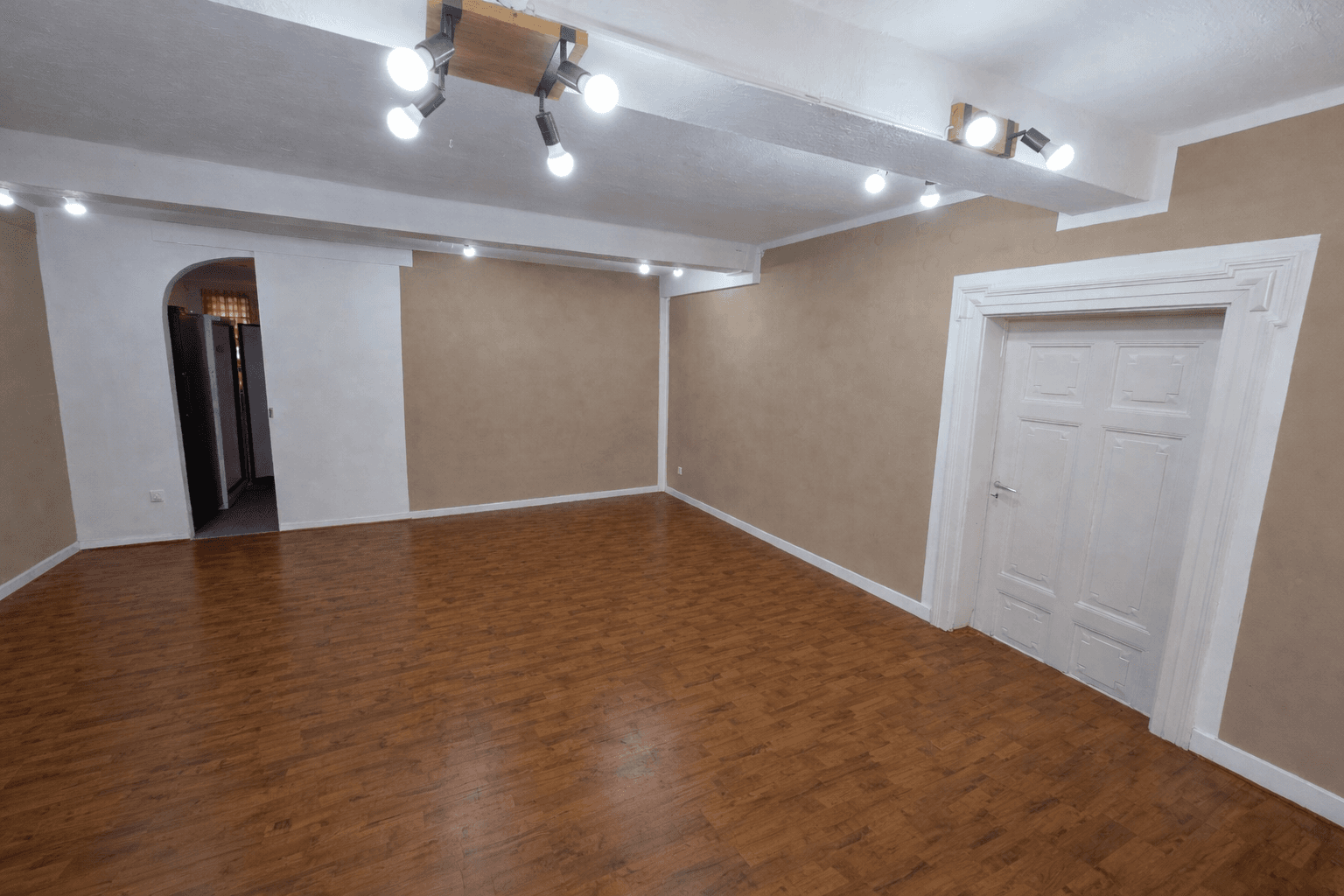 Pronájem nebytového prostoru 45 m², Erlangen, Bavorsko Pronájem nebytového prostoru 45 m², Erlangen, Bavorsko