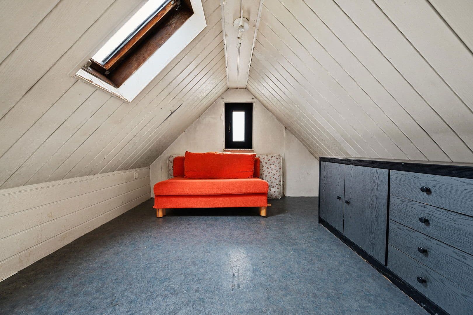 Prodej domu 233 m², pozemek 167 m², Besigheimer Str.12, Stuttgart, Bádensko-Württembersko Prodej domu 233 m², pozemek 167 m², Besigheimer Str.12, Stuttgart, Bádensko-Württembersko