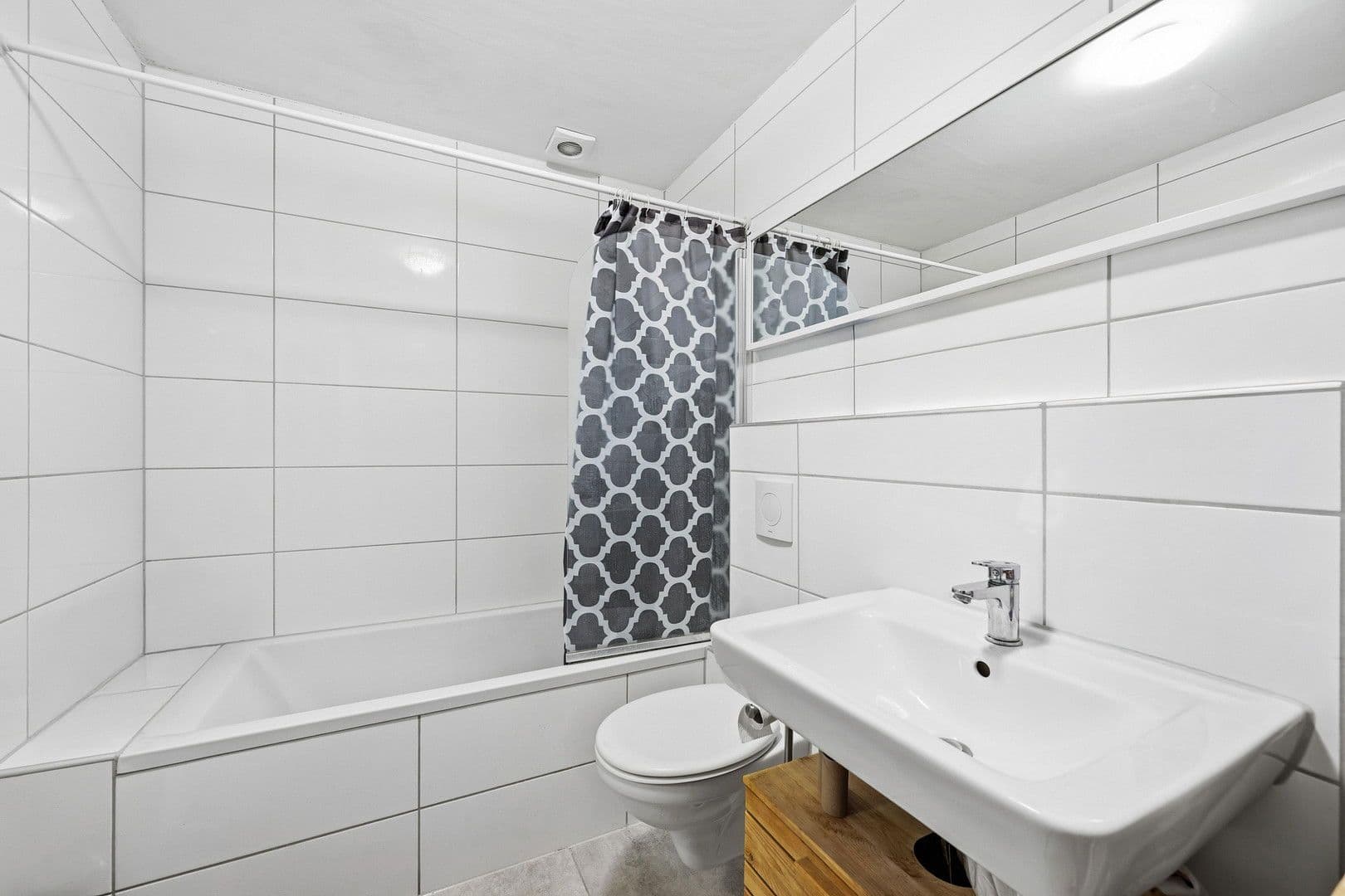 Prodej domu 233 m², pozemek 167 m², Besigheimer Str.12, Stuttgart, Bádensko-Württembersko Prodej domu 233 m², pozemek 167 m², Besigheimer Str.12, Stuttgart, Bádensko-Württembersko