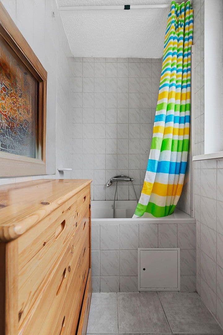 Prodej domu 233 m², pozemek 167 m², Besigheimer Str.12, Stuttgart, Bádensko-Württembersko Prodej domu 233 m², pozemek 167 m², Besigheimer Str.12, Stuttgart, Bádensko-Württembersko