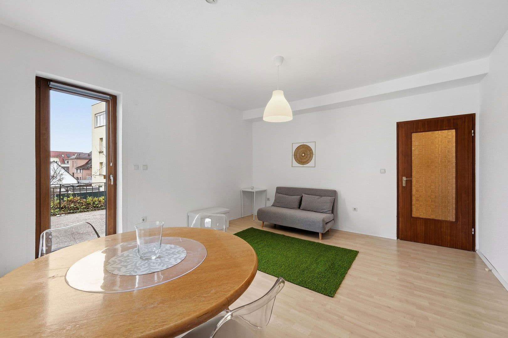 Prodej domu 233 m², pozemek 167 m², Besigheimer Str.12, Stuttgart, Bádensko-Württembersko Prodej domu 233 m², pozemek 167 m², Besigheimer Str.12, Stuttgart, Bádensko-Württembersko