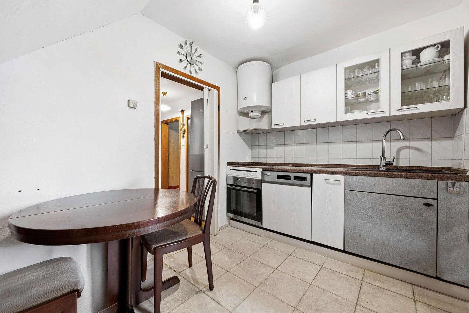 Prodej domu 233 m², pozemek 167 m², Besigheimer Str.12, Stuttgart, Bádensko-Württembersko Prodej domu 233 m², pozemek 167 m², Besigheimer Str.12, Stuttgart, Bádensko-Württembersko