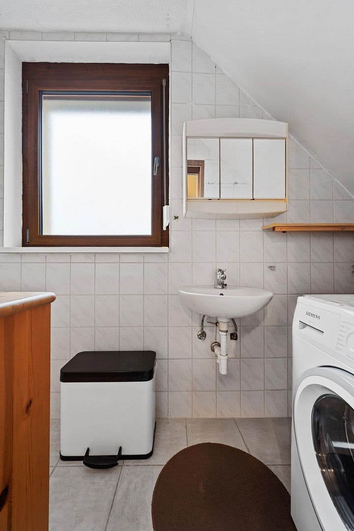 Prodej domu 233 m², pozemek 167 m², Besigheimer Str.12, Stuttgart, Bádensko-Württembersko Prodej domu 233 m², pozemek 167 m², Besigheimer Str.12, Stuttgart, Bádensko-Württembersko