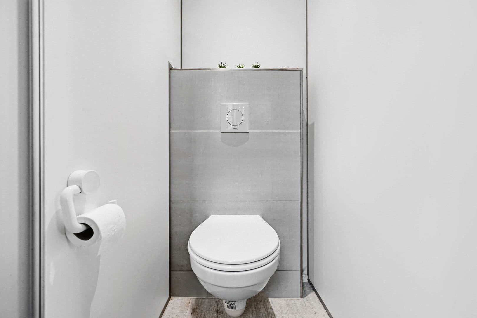 Prodej domu 233 m², pozemek 167 m², Besigheimer Str.12, Stuttgart, Bádensko-Württembersko Prodej domu 233 m², pozemek 167 m², Besigheimer Str.12, Stuttgart, Bádensko-Württembersko