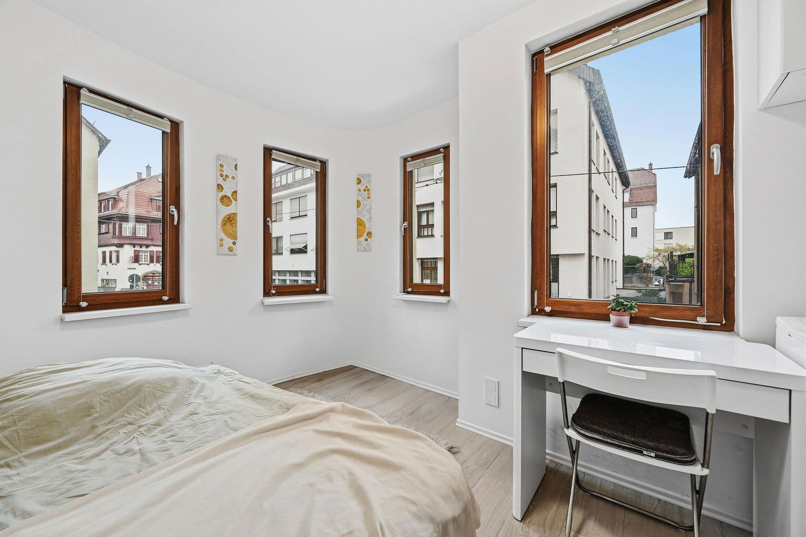 Prodej domu 233 m², pozemek 167 m², Besigheimer Str.12, Stuttgart, Bádensko-Württembersko Prodej domu 233 m², pozemek 167 m², Besigheimer Str.12, Stuttgart, Bádensko-Württembersko