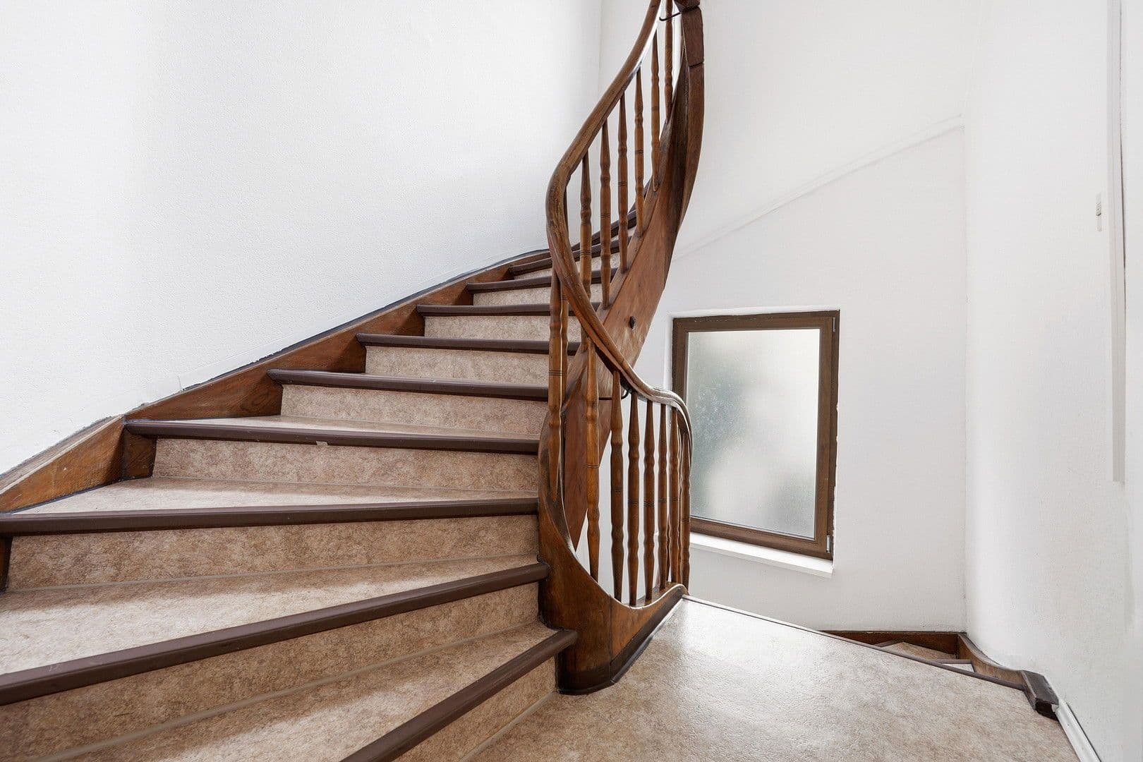 Prodej domu 233 m², pozemek 167 m², Besigheimer Str.12, Stuttgart, Bádensko-Württembersko Prodej domu 233 m², pozemek 167 m², Besigheimer Str.12, Stuttgart, Bádensko-Württembersko