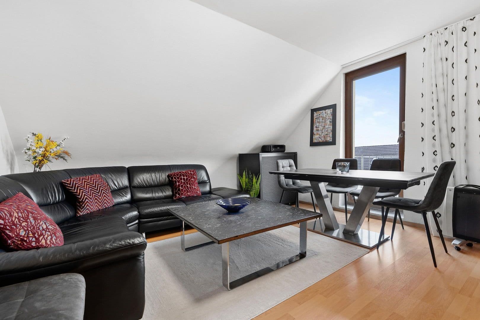 Prodej domu 233 m², pozemek 167 m², Besigheimer Str.12, Stuttgart, Bádensko-Württembersko Prodej domu 233 m², pozemek 167 m², Besigheimer Str.12, Stuttgart, Bádensko-Württembersko