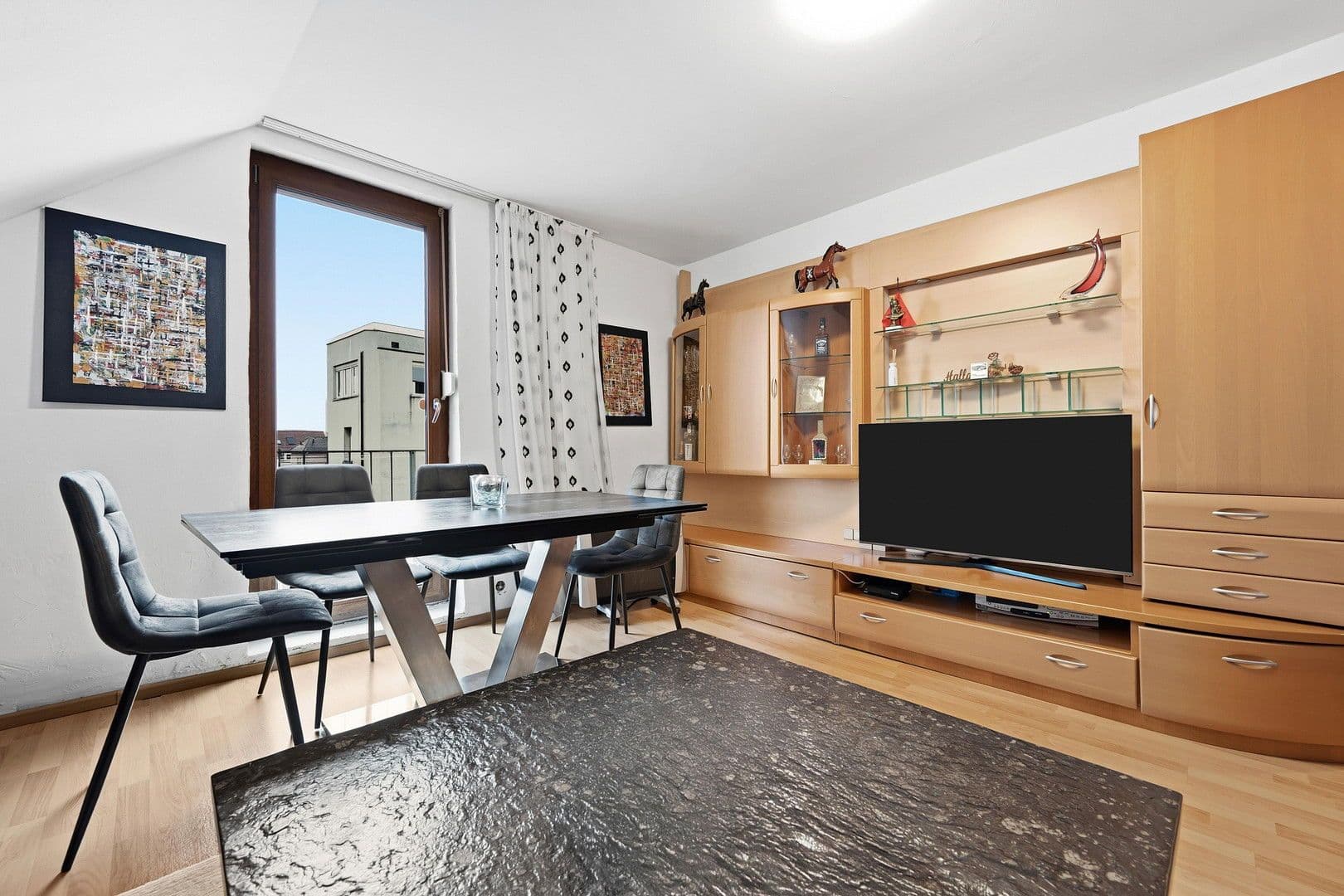 Prodej domu 233 m², pozemek 167 m², Besigheimer Str.12, Stuttgart, Bádensko-Württembersko Prodej domu 233 m², pozemek 167 m², Besigheimer Str.12, Stuttgart, Bádensko-Württembersko