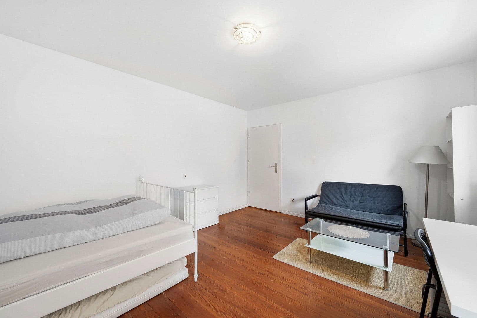 Prodej domu 233 m², pozemek 167 m², Besigheimer Str.12, Stuttgart, Bádensko-Württembersko Prodej domu 233 m², pozemek 167 m², Besigheimer Str.12, Stuttgart, Bádensko-Württembersko