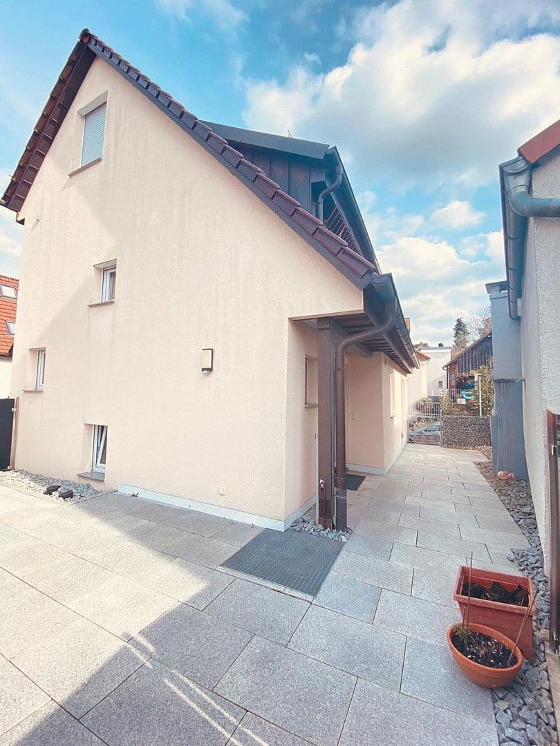 Prodej domu 142 m², pozemek 180 m², Wiesbrunnenstrasse 14, Plochingen, Bádensko-Württembersko Prodej domu 142 m², pozemek 180 m², Wiesbrunnenstrasse 14, Plochingen, Bádensko-Württembersko