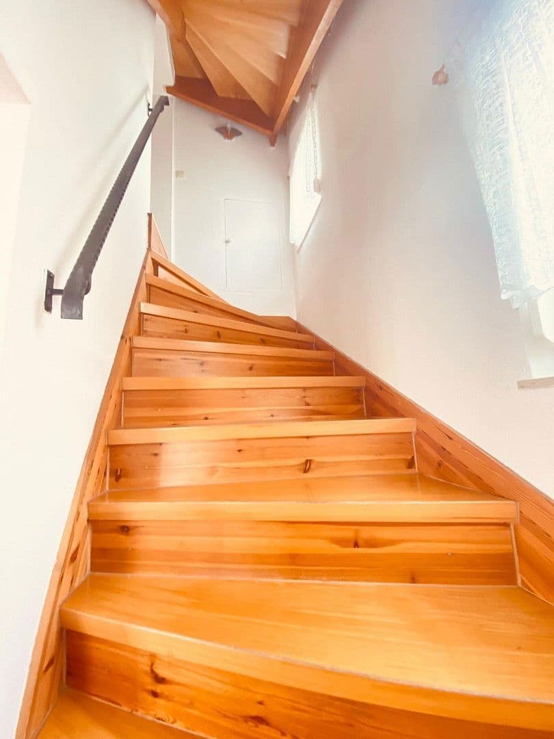 Prodej domu 142 m², pozemek 180 m², Wiesbrunnenstrasse 14, Plochingen, Bádensko-Württembersko Prodej domu 142 m², pozemek 180 m², Wiesbrunnenstrasse 14, Plochingen, Bádensko-Württembersko