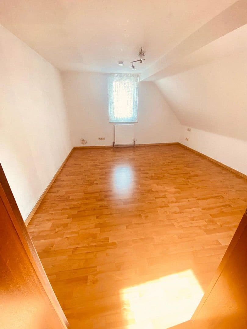 Prodej domu 142 m², pozemek 180 m², Wiesbrunnenstrasse 14, Plochingen, Bádensko-Württembersko Prodej domu 142 m², pozemek 180 m², Wiesbrunnenstrasse 14, Plochingen, Bádensko-Württembersko