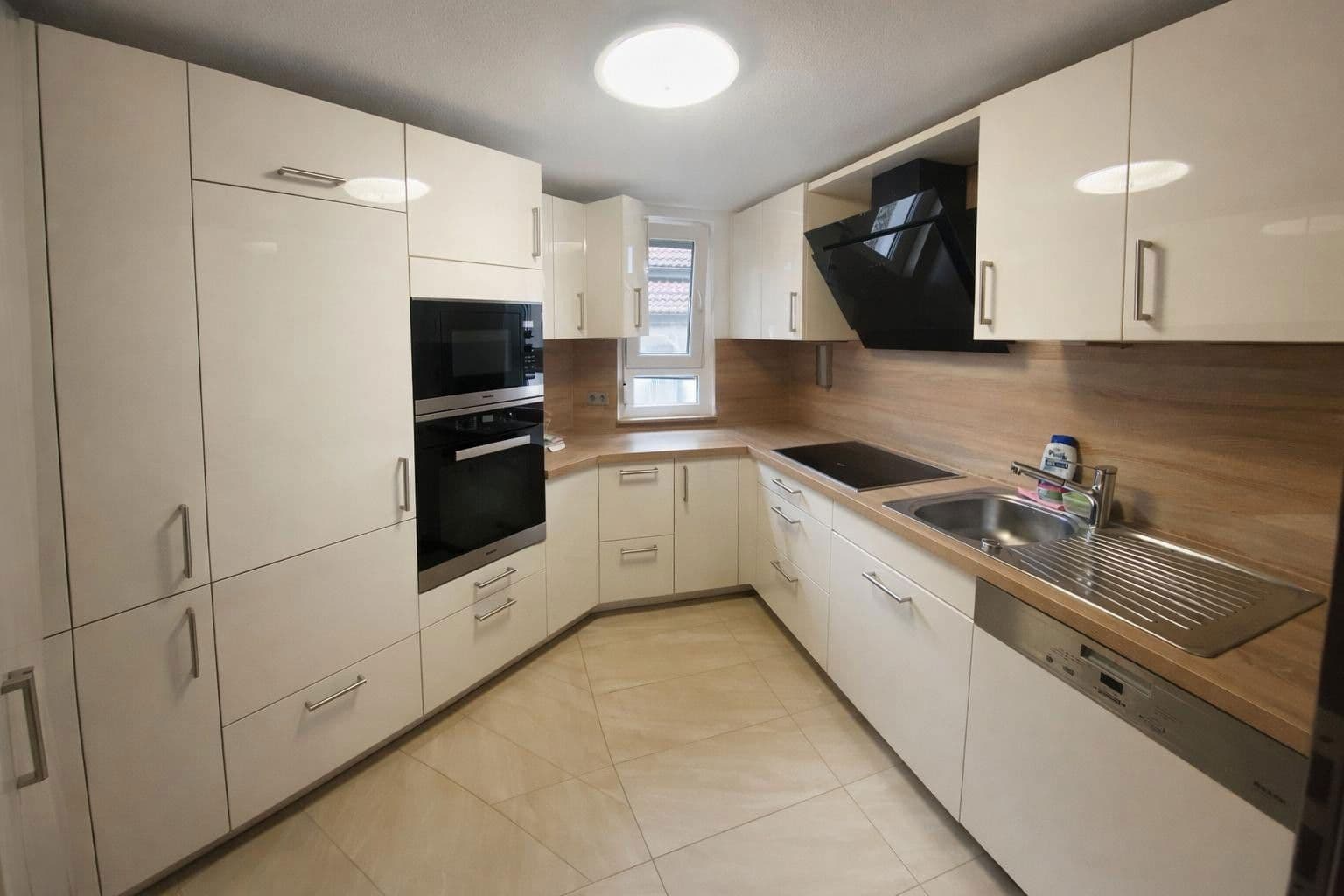 Prodej domu 142 m², pozemek 180 m², Wiesbrunnenstrasse 14, Plochingen, Bádensko-Württembersko Prodej domu 142 m², pozemek 180 m², Wiesbrunnenstrasse 14, Plochingen, Bádensko-Württembersko