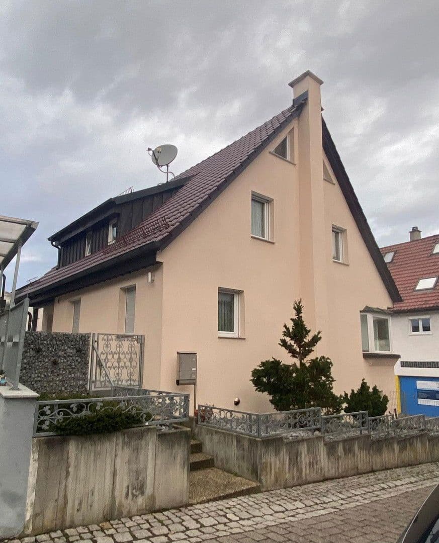 Prodej domu 142 m², pozemek 180 m², Wiesbrunnenstrasse 14, Plochingen, Bádensko-Württembersko Prodej domu 142 m², pozemek 180 m², Wiesbrunnenstrasse 14, Plochingen, Bádensko-Württembersko