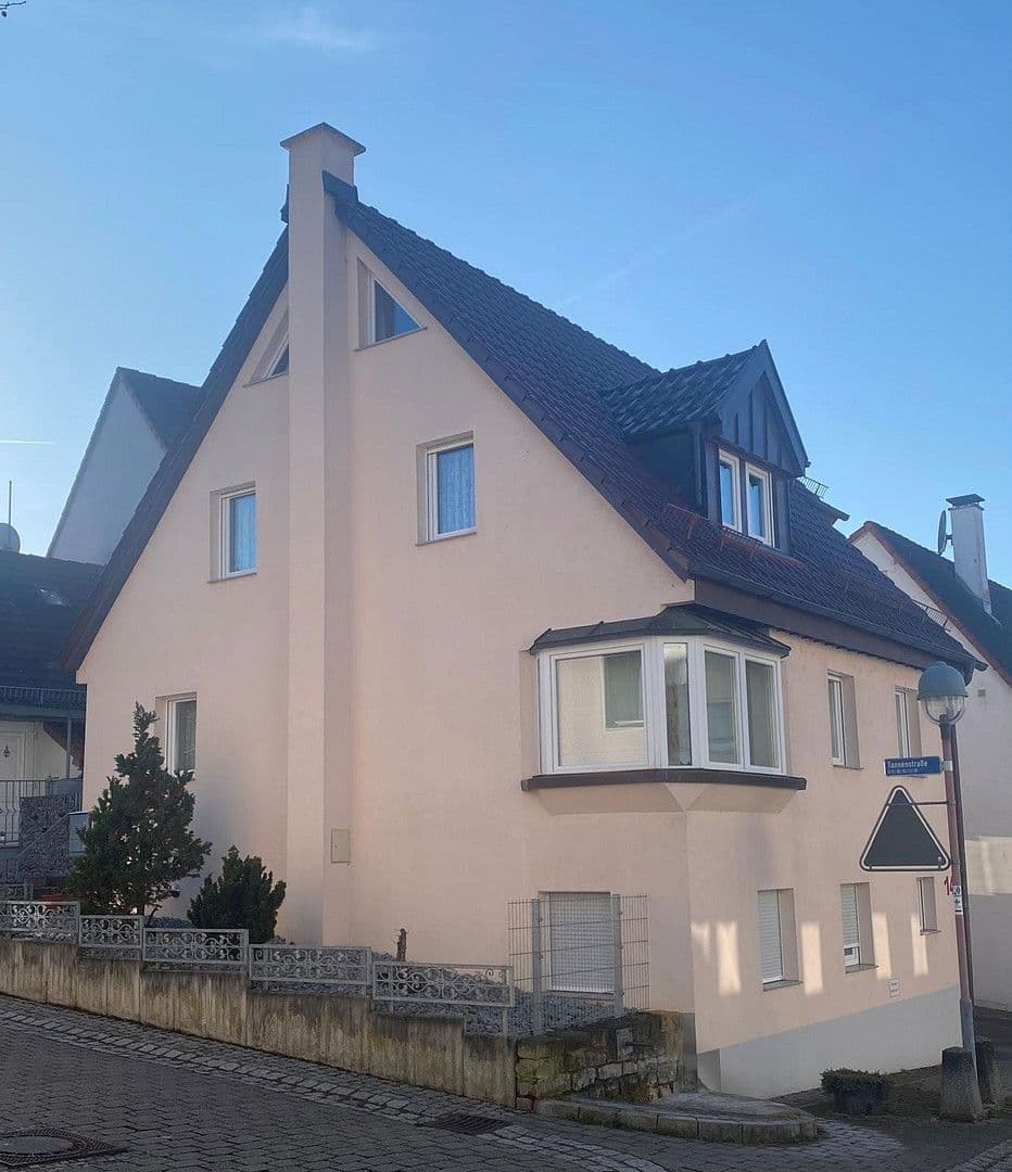 Prodej domu 142 m², pozemek 180 m², Wiesbrunnenstrasse 14, Plochingen, Bádensko-Württembersko Prodej domu 142 m², pozemek 180 m², Wiesbrunnenstrasse 14, Plochingen, Bádensko-Württembersko