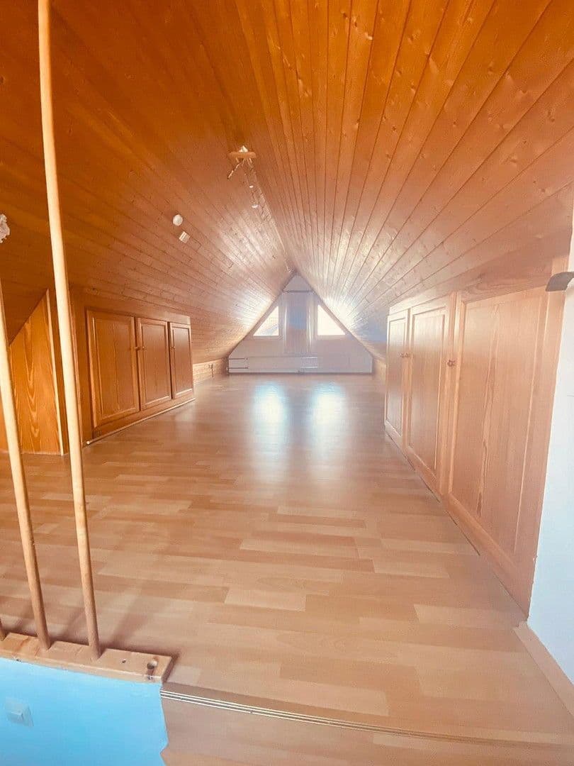 Prodej domu 142 m², pozemek 180 m², Wiesbrunnenstrasse 14, Plochingen, Bádensko-Württembersko Prodej domu 142 m², pozemek 180 m², Wiesbrunnenstrasse 14, Plochingen, Bádensko-Württembersko