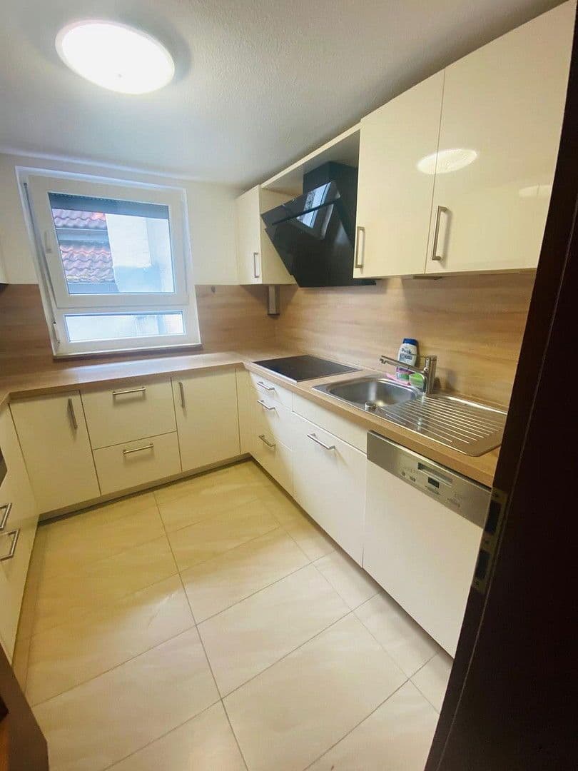 Prodej domu 142 m², pozemek 180 m², Wiesbrunnenstrasse 14, Plochingen, Bádensko-Württembersko Prodej domu 142 m², pozemek 180 m², Wiesbrunnenstrasse 14, Plochingen, Bádensko-Württembersko