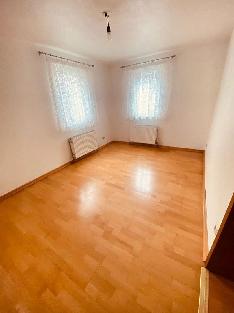 Prodej domu 142 m², pozemek 180 m², Wiesbrunnenstrasse 14, Plochingen, Bádensko-Württembersko Prodej domu 142 m², pozemek 180 m², Wiesbrunnenstrasse 14, Plochingen, Bádensko-Württembersko