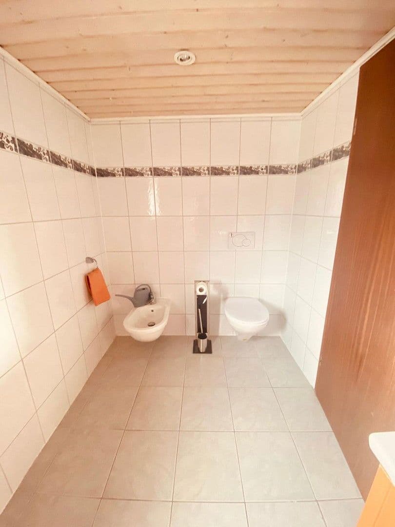 Prodej domu 142 m², pozemek 180 m², Wiesbrunnenstrasse 14, Plochingen, Bádensko-Württembersko Prodej domu 142 m², pozemek 180 m², Wiesbrunnenstrasse 14, Plochingen, Bádensko-Württembersko