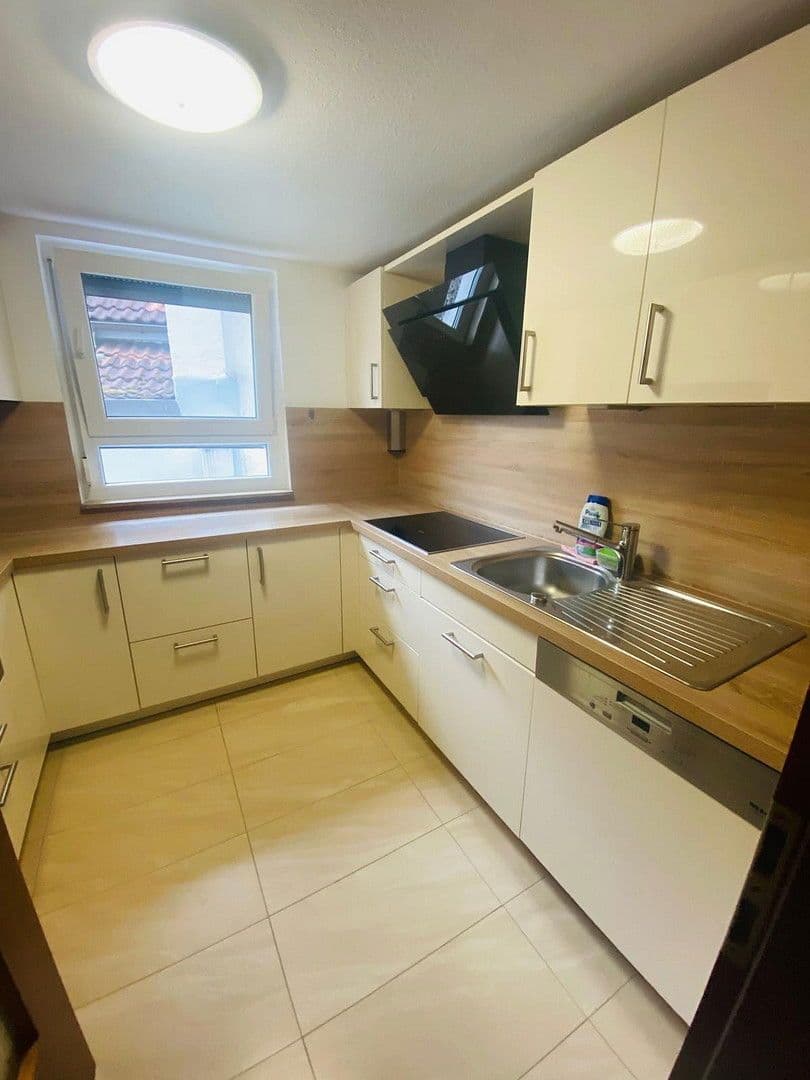 Prodej domu 142 m², pozemek 180 m², Wiesbrunnenstrasse 14, Plochingen, Bádensko-Württembersko Prodej domu 142 m², pozemek 180 m², Wiesbrunnenstrasse 14, Plochingen, Bádensko-Württembersko