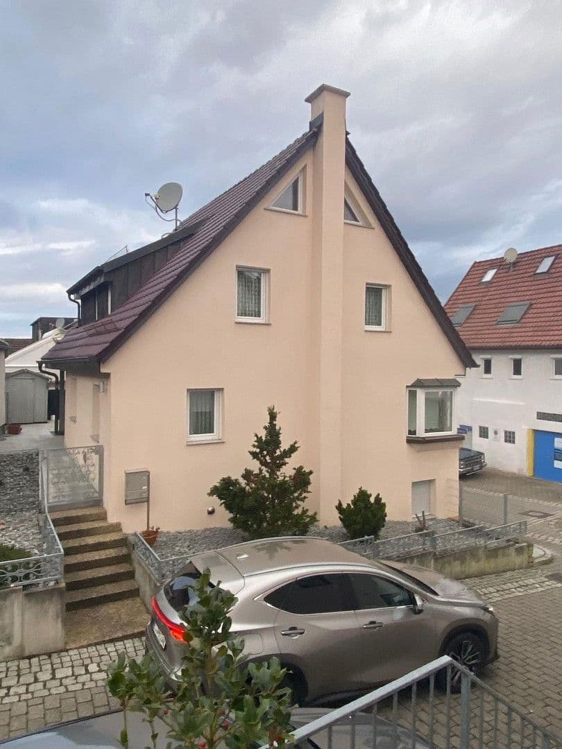 Prodej domu 142 m², pozemek 180 m², Wiesbrunnenstrasse 14, Plochingen, Bádensko-Württembersko Prodej domu 142 m², pozemek 180 m², Wiesbrunnenstrasse 14, Plochingen, Bádensko-Württembersko