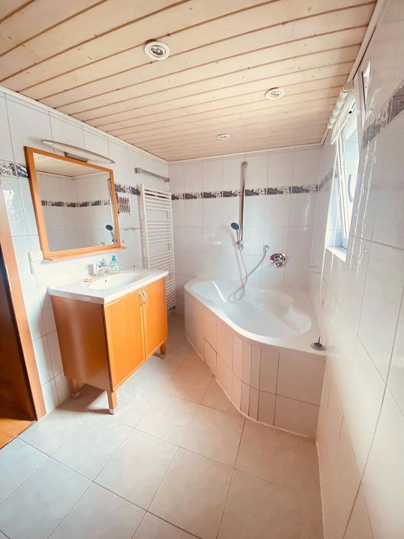 Prodej domu 142 m², pozemek 180 m², Wiesbrunnenstrasse 14, Plochingen, Bádensko-Württembersko Prodej domu 142 m², pozemek 180 m², Wiesbrunnenstrasse 14, Plochingen, Bádensko-Württembersko